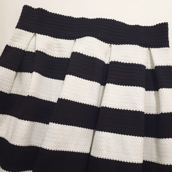 🌸Express Women's Pleated Skirt - Picture 4 of 6